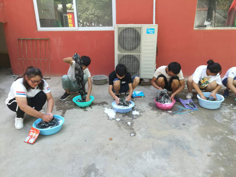 beat365官方网站老师教学生洗衣服
