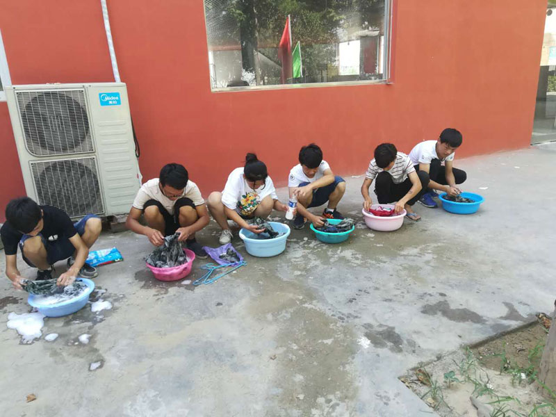 beat365官方网站老师教学生洗衣服
